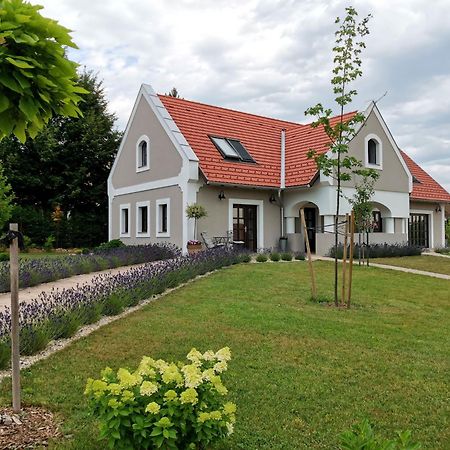 Villa Tilia Vászoly 外观 照片